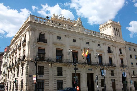 800px-Ajuntament_d’Alcoi Recurso estimado en el Ayuntamiento de Alcoi en bolsa de trabajo